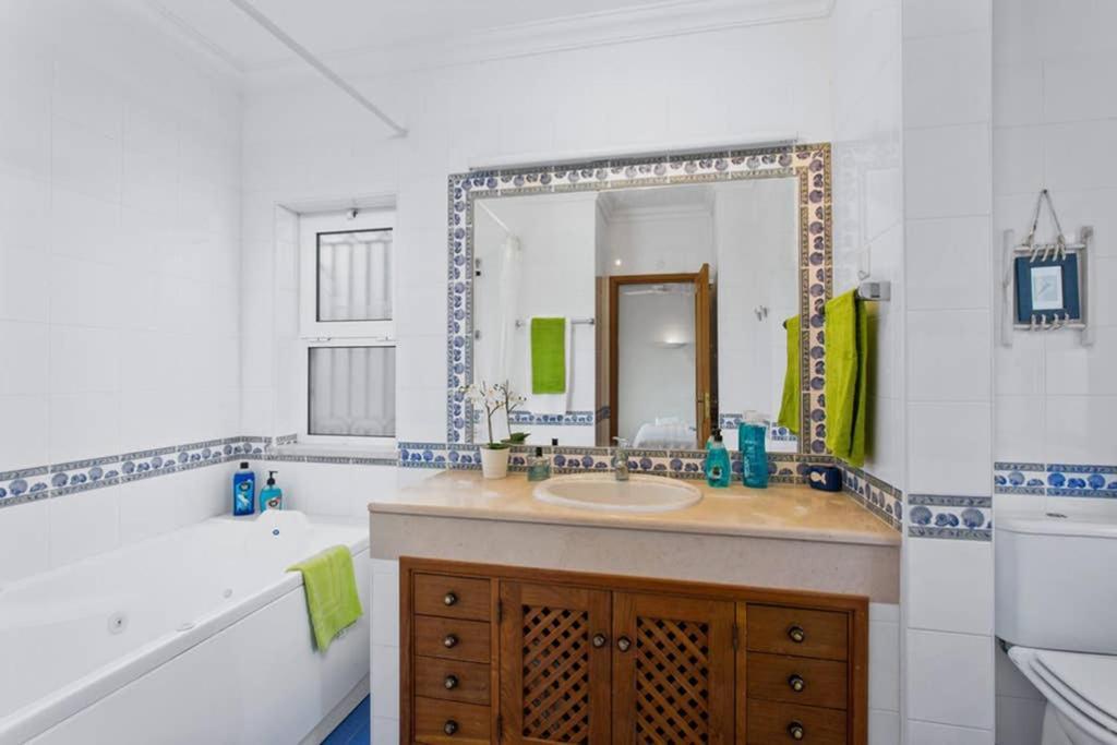 Villa White Sands - Private Oasis, Heated Pool, Beaches & Strip Nearby Albufeira Exterior foto